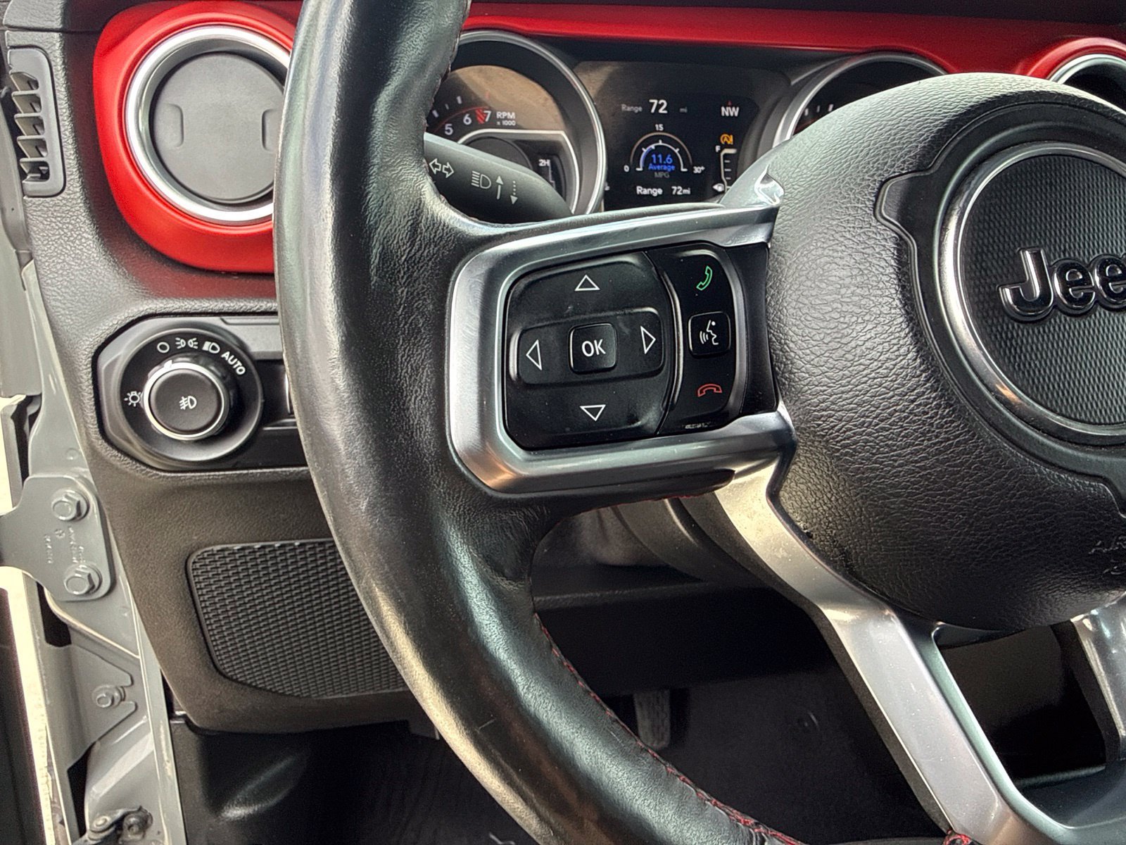 Used 2018 Jeep Wrangler Unlimited Rubicon AWD/4WD image 11