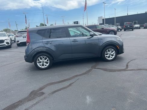 Used 2022 Kia Soul LX w/ Technology Package image 4