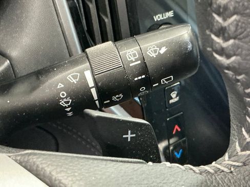 Used 2024 Subaru Outback Limited AWD/4WD image 37