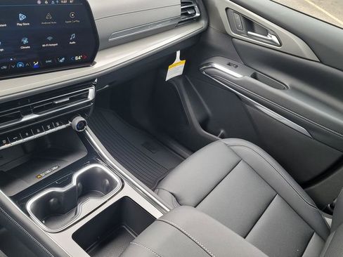 New 2026 Chevrolet Traverse LT w/ Driver Confidence Package AWD/4WD image 23
