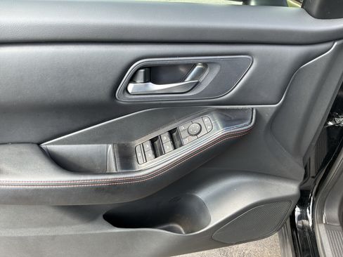 Used 2025 Nissan Rogue SV AWD/4WD image 15