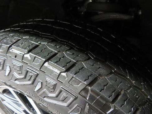 Used 2024 GMC Yukon AT4 image 7