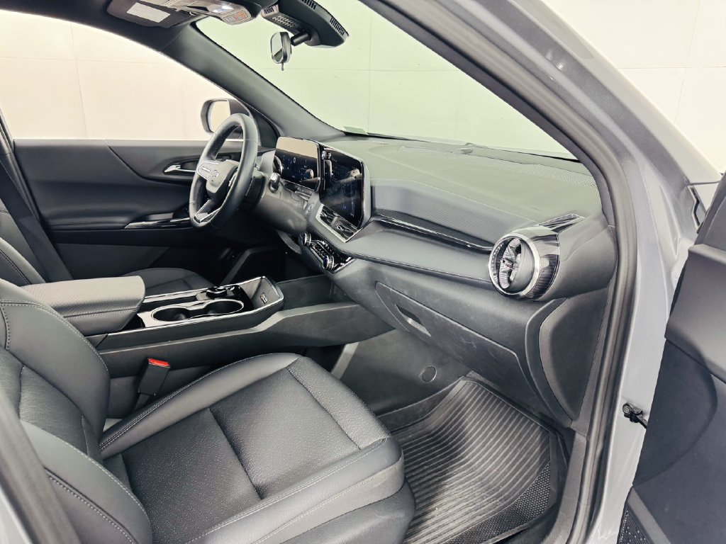 Used 2026 Chevrolet Equinox LT w/ Convenience Package II FWD image 29