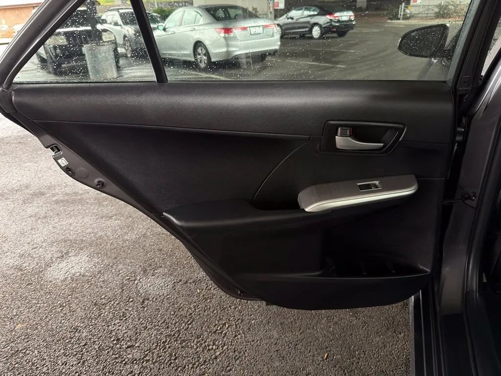 Used 2012 Toyota Camry SE FWD image 23