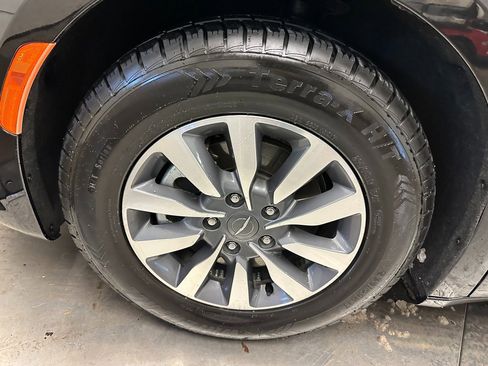 Certified 2023 Chrysler Pacifica Touring-L image 33