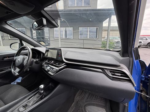Used 2018 Toyota C-HR XLE FWD image 14
