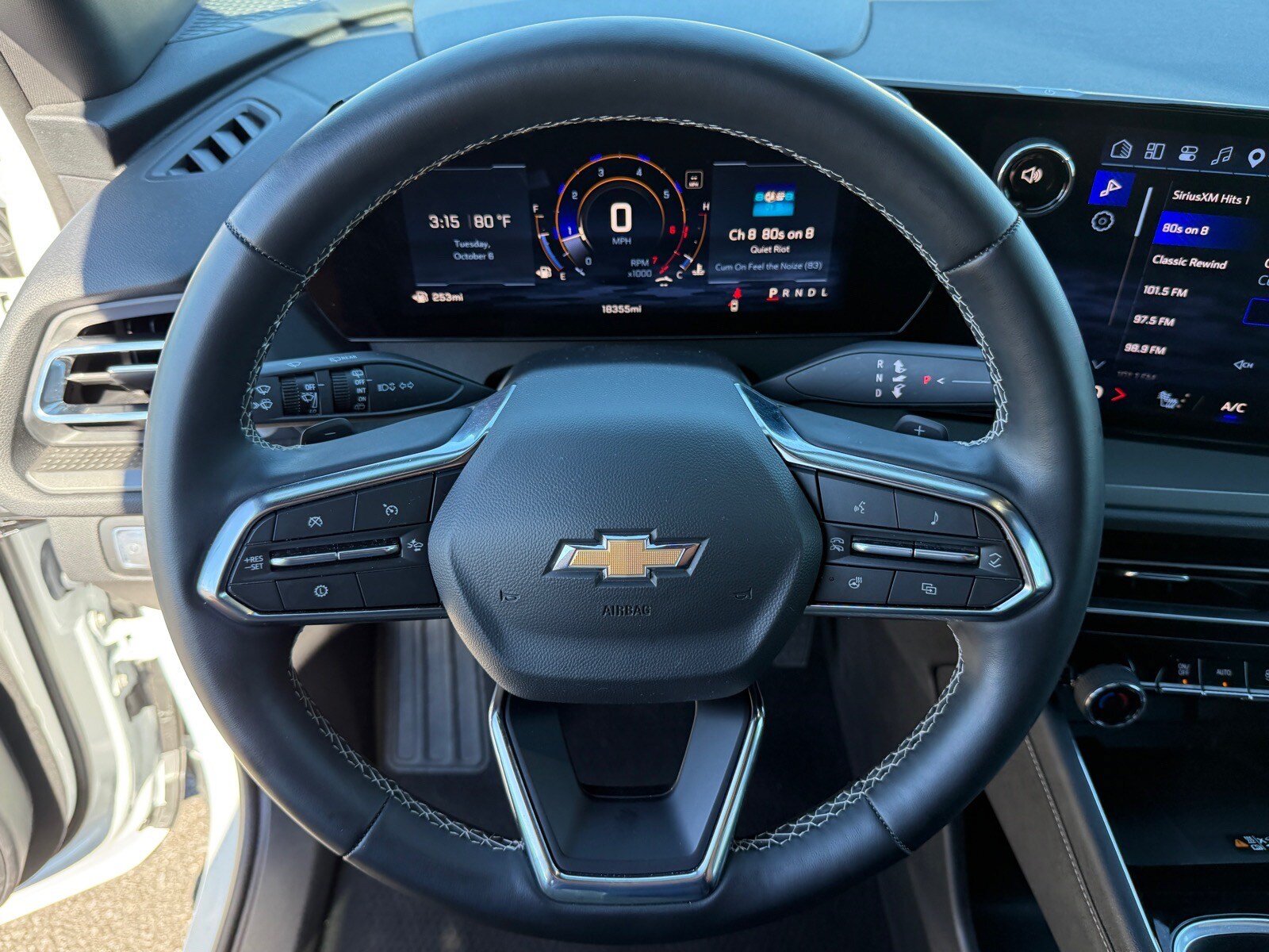 Used 2026 Chevrolet Traverse LT FWD image 15