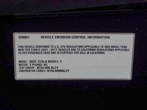 Used 2022 Tesla Model Y Long Range image 28