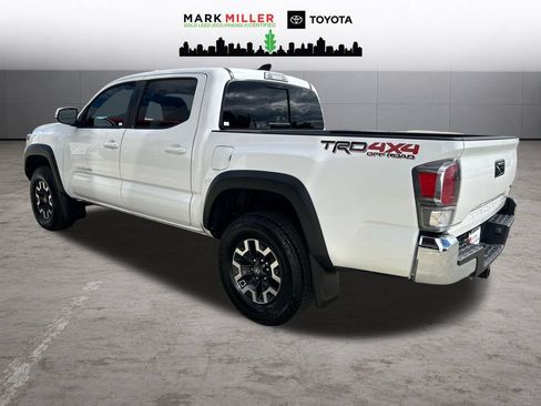 Certified 2022 Toyota Tacoma TRD Off-Road AWD/4WD image 3