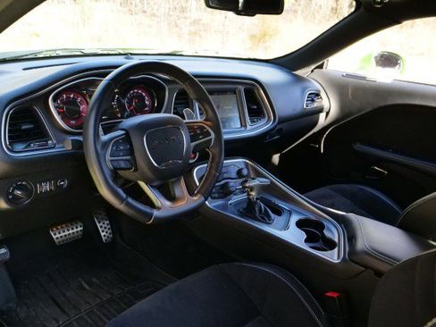 Used 2015 Dodge Challenger SRT Hellcat image 2