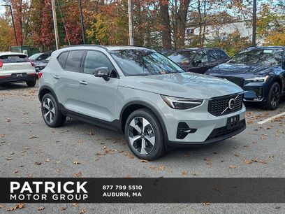 New 2026 Volvo XC40 B5 Plus w/ Protection Package Premier