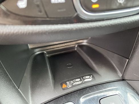 Used 2023 Chevrolet Equinox Premier AWD/4WD image 39