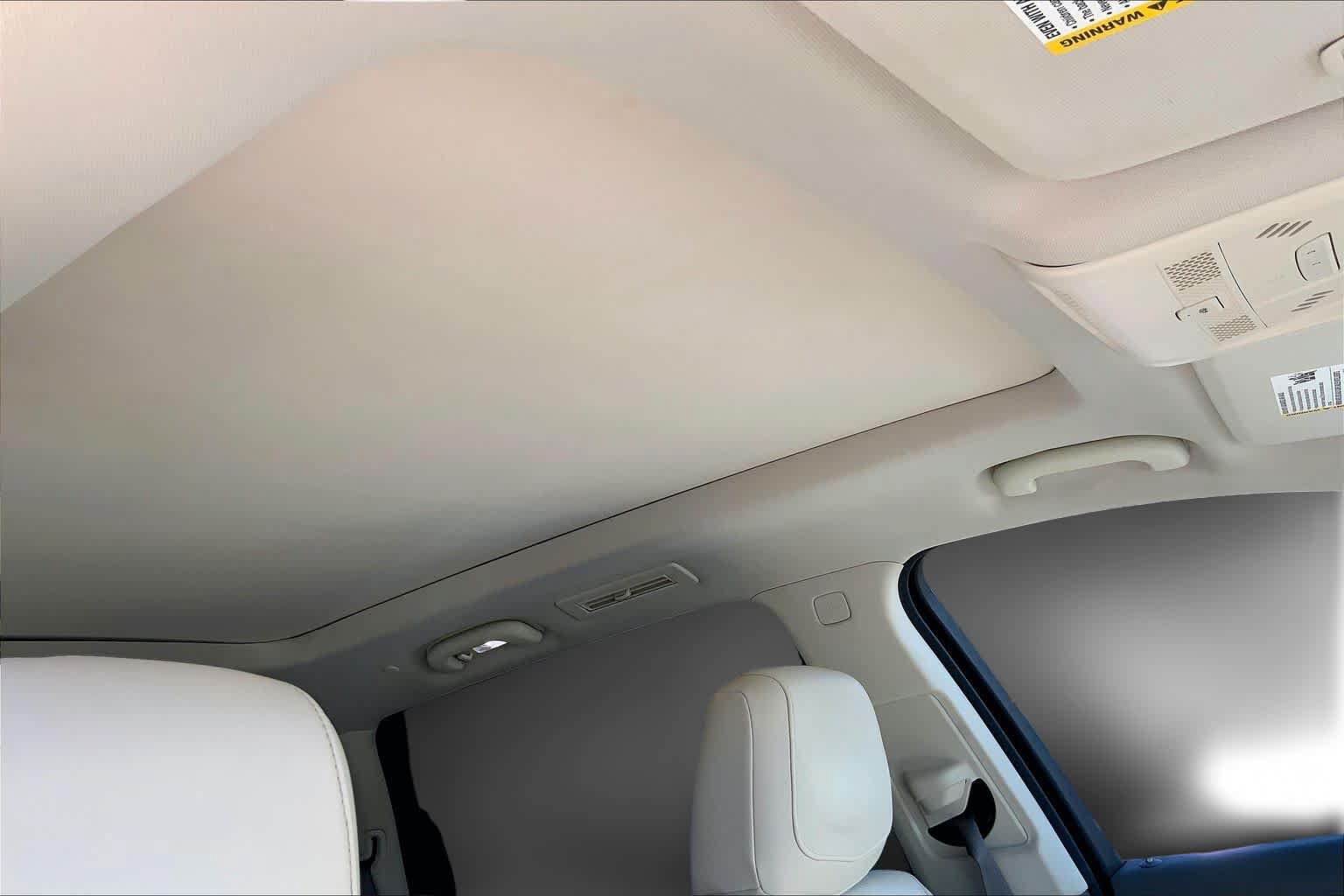 Used 2023 Cadillac XT6 Premium Luxury w/ Technology Package FWD image 30