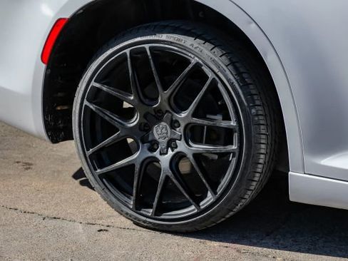 Used 2019 Chrysler 300 Limited image 62