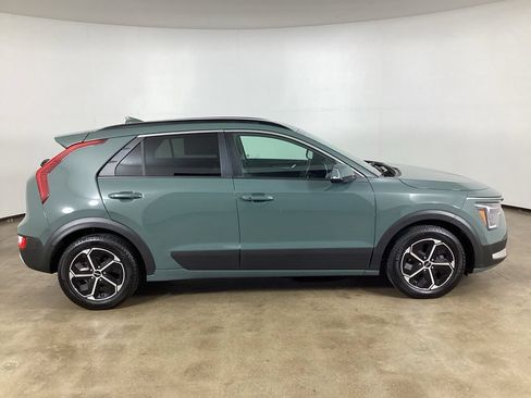 Used 2023 Kia Niro EX w/ EX Cold Weather Package FWD image 7