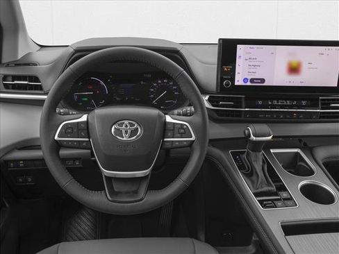 Used 2026 Toyota Sienna XLE FWD image 4