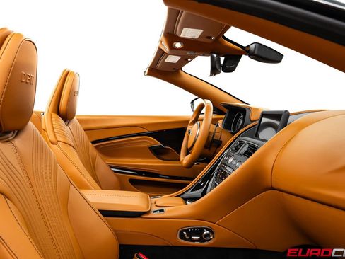 Used 2019 Aston Martin DB11 Volante RWD image 36
