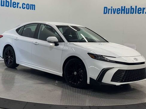 Used 2025 Toyota Camry SE image 2