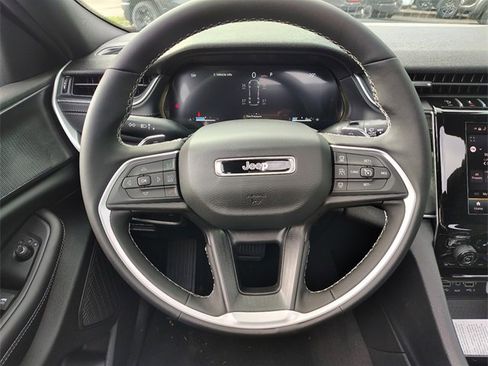 New 2025 Jeep Grand Cherokee L Altitude image 15