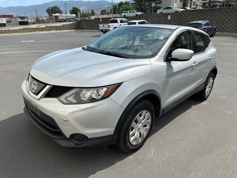 Used 2018 Nissan Rogue Sport S FWD image 1