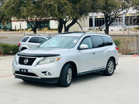 Used 2014 Nissan Pathfinder SL w/ SL Premium Package image 3