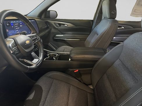 Used 2025 Chevrolet Traverse LT AWD/4WD image 9
