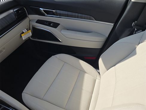 New 2025 Kia Telluride EX image 18
