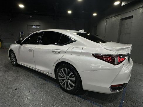 Used 2019 Lexus ES 300h Base w/ Accessory Package 2 image 3