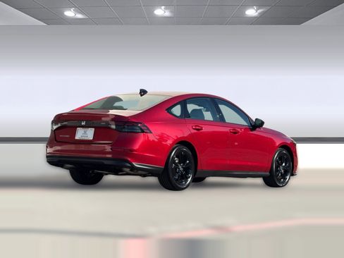 Certified 2025 Honda Accord SE image 9