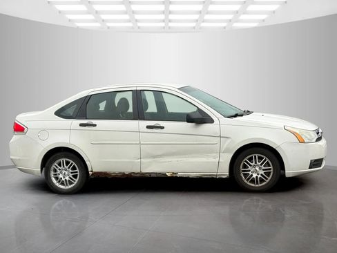 Used 2009 Ford Focus SE image 3