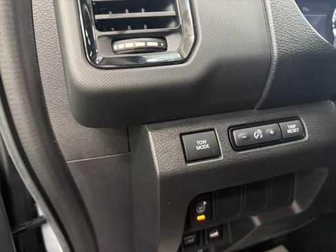 Used 2024 Nissan Frontier PRO-4X w/ Technology Package AWD/4WD image 28