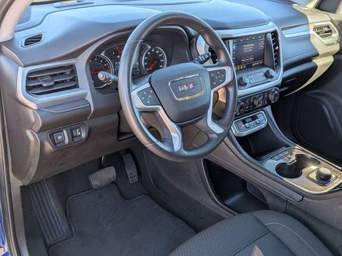 Used 2023 GMC Acadia SLE image 11