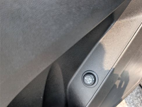 Used 2023 Chevrolet Equinox RS AWD/4WD image 23