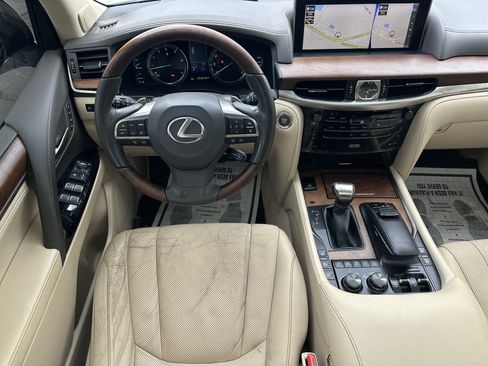 Used 2018 Lexus LX 570 4WD w/ Luxury Package image 23