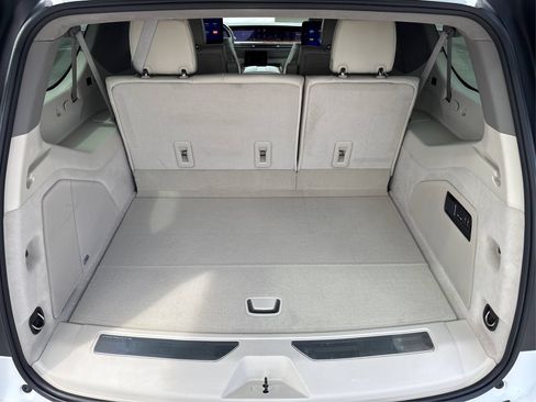 Certified 2025 Cadillac Escalade ESV Sport Platinum AWD/4WD image 13