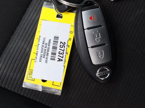 Used 2018 Nissan Titan SV w/ SV Convenience Package image 31