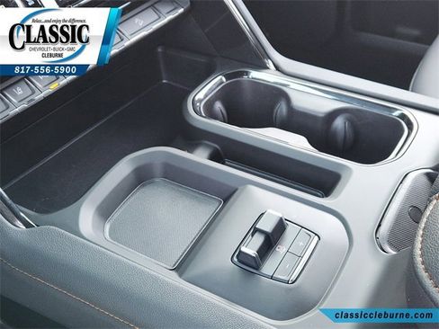 Used 2025 GMC Sierra 2500 AT4 w/ AT4 Premium Plus Package image 23