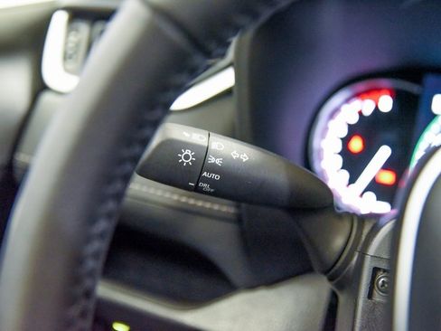 Used 2025 Toyota RAV4 XLE image 26