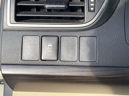 Used 2015 Toyota Camry LE image 18