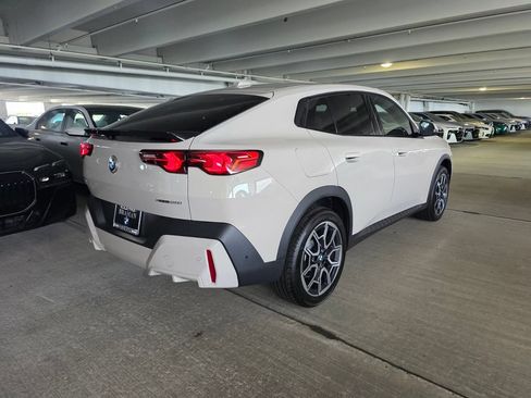 New 2026 BMW X2 xDrive28i w/ Convenience Package AWD/4WD image 4