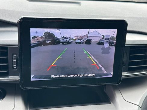 Used 2020 Ford Explorer XLT w/ Equipment Group 202A RWD image 5