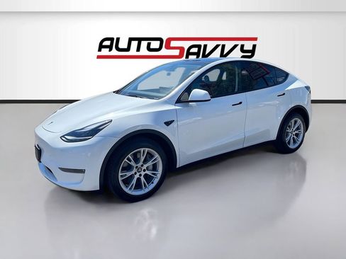 Used 2023 Tesla Model Y Long Range image 3