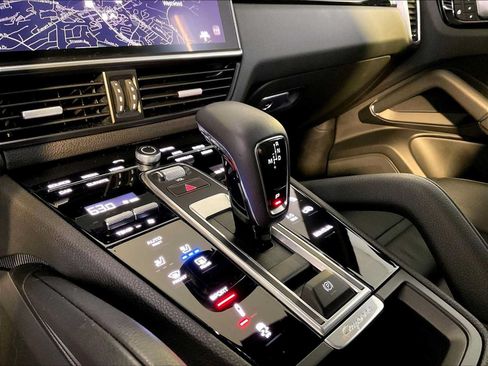 Certified 2023 Porsche Cayenne AWD/4WD image 17