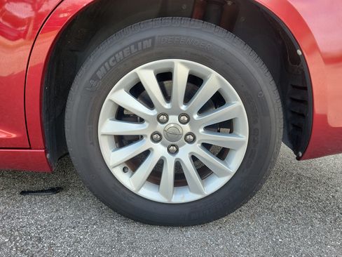 Used 2014 Chrysler 300 RWD image 10