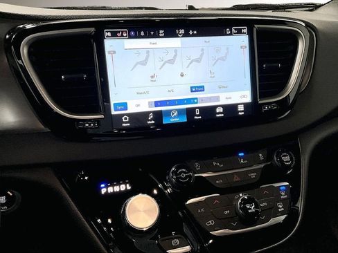 New 2026 Chrysler Voyager LX image 7