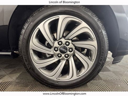 Used 2022 Lincoln Navigator 4WD image 40