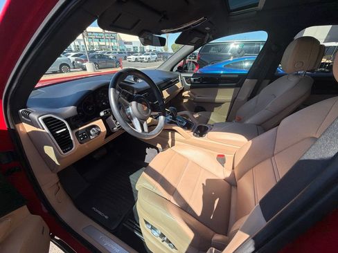 Used 2021 Porsche Cayenne AWD/4WD image 8