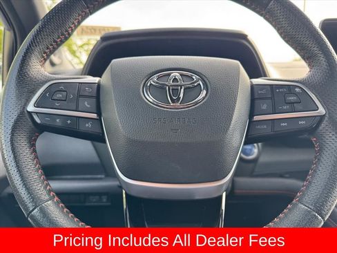 Used 2022 Toyota Sienna XSE FWD image 19