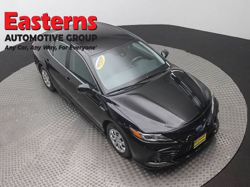 Used 2021 Toyota Camry LE FWD image 3