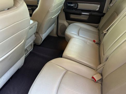 Used 2018 RAM 1500 Laramie w/ Convenience Group AWD/4WD image 12